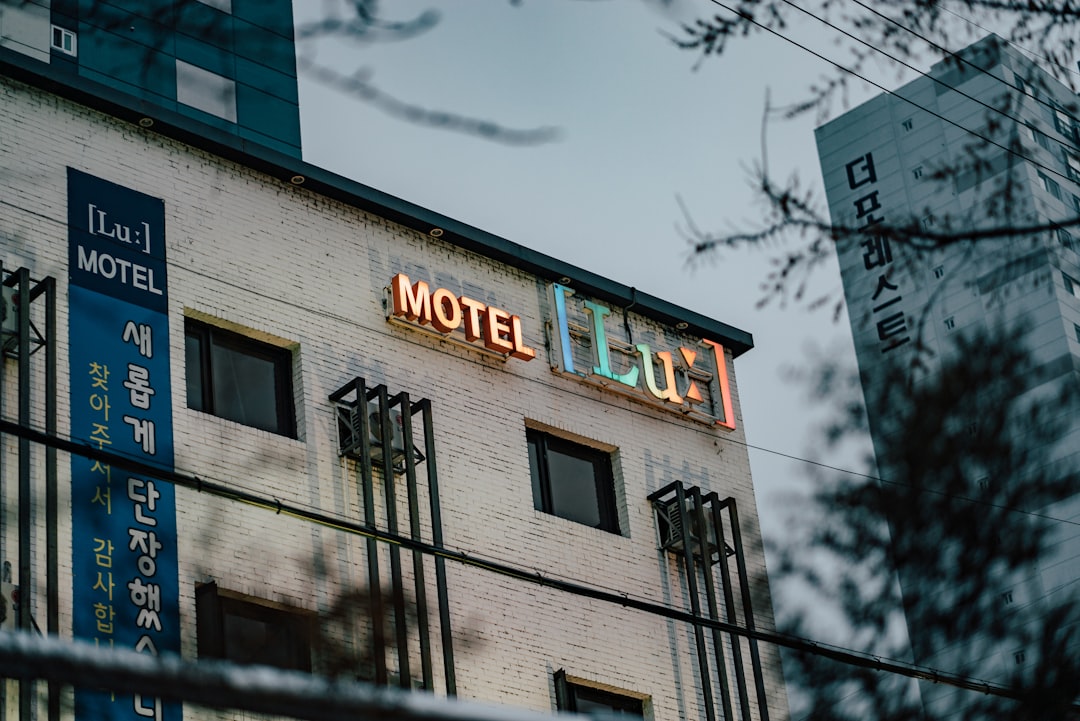 2026酒店业新常态：从客房到康养，智能化如何重塑“第三空间”价值