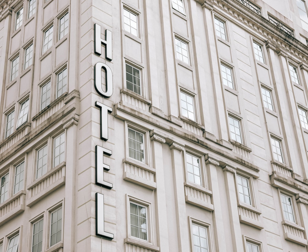 2026酒店业新常态：从“房晚”到“体验流”，数字化如何重塑康养服务价值链