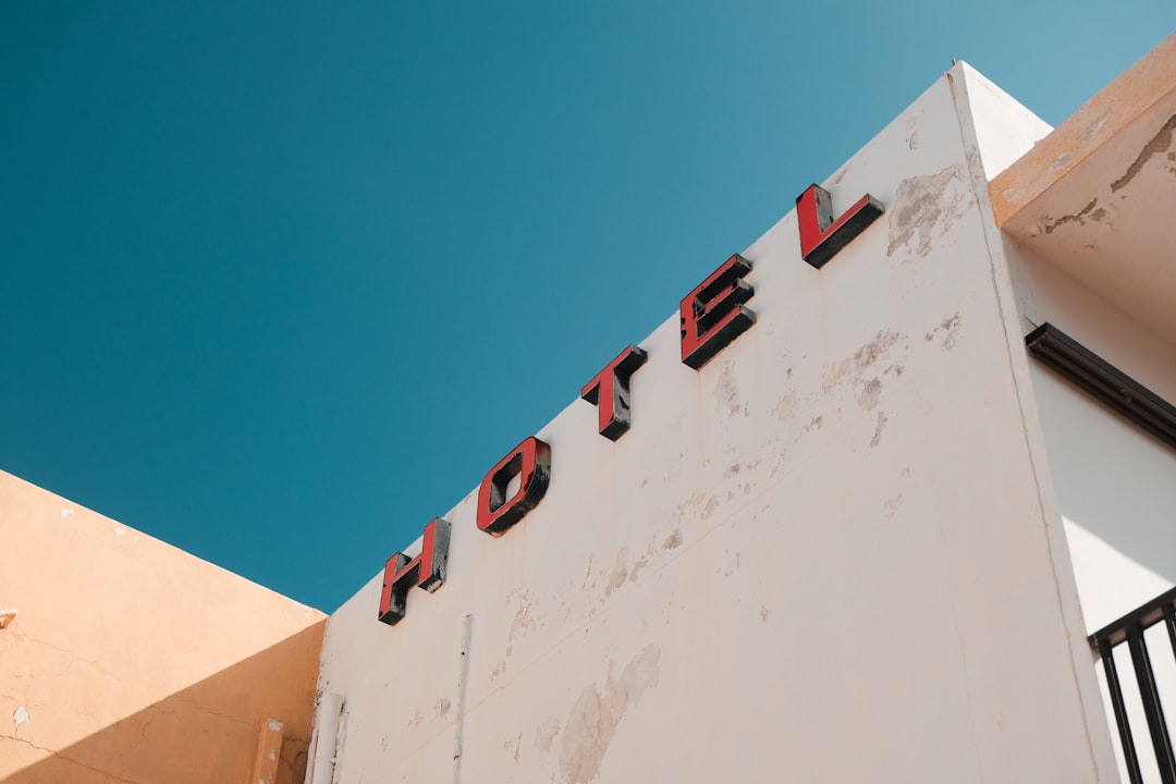 2026酒店业新常态：从“客房智能”到“身心数据化运营”的范式转移