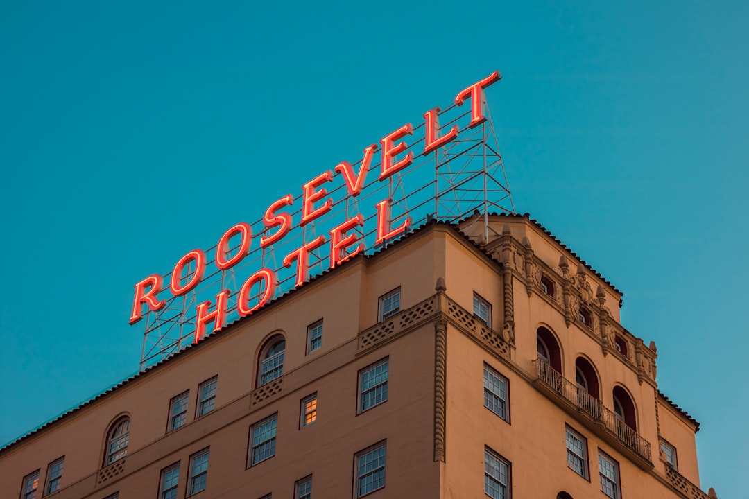 2026酒店业新常态：从“智能客房”到“身心算法”——解码后数字化时代的服务融合革命