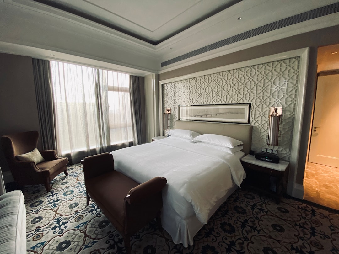 2026酒店业新常态：从“智慧客房”到“身心算法”，数字化如何重塑康旅融合生态