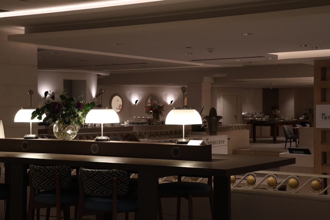 2026酒店业新常态：从“客房即服务”到“身心即平台”的智能跃迁