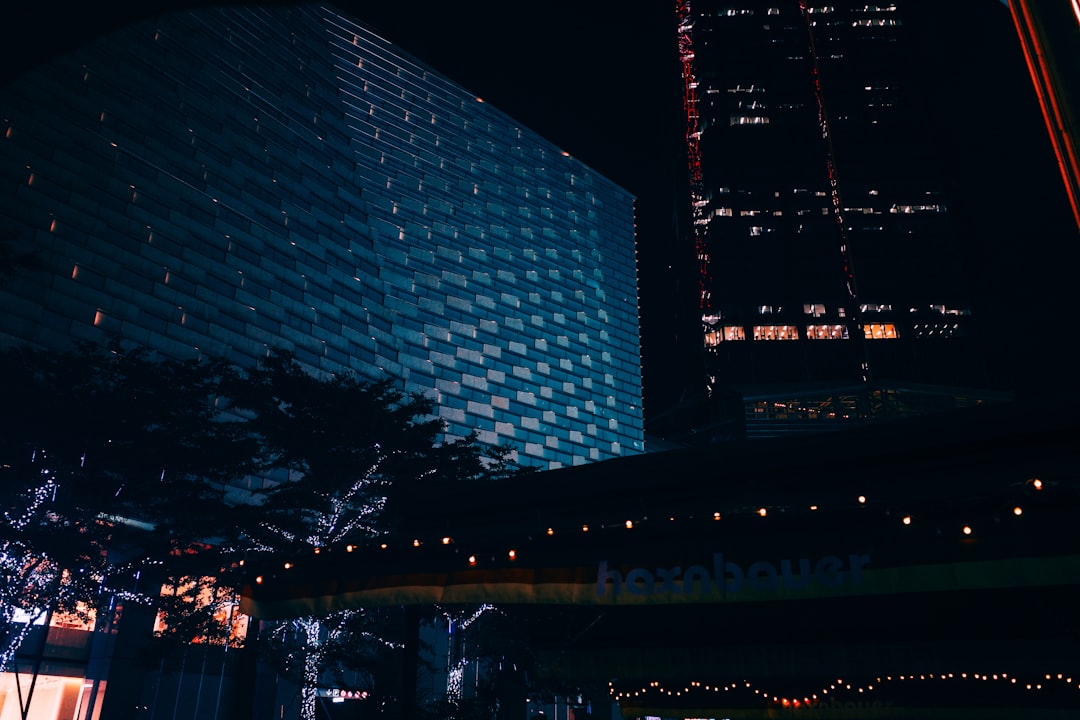 2026酒店业新常态：从“智慧客房”到“身心数据舱”的范式转移