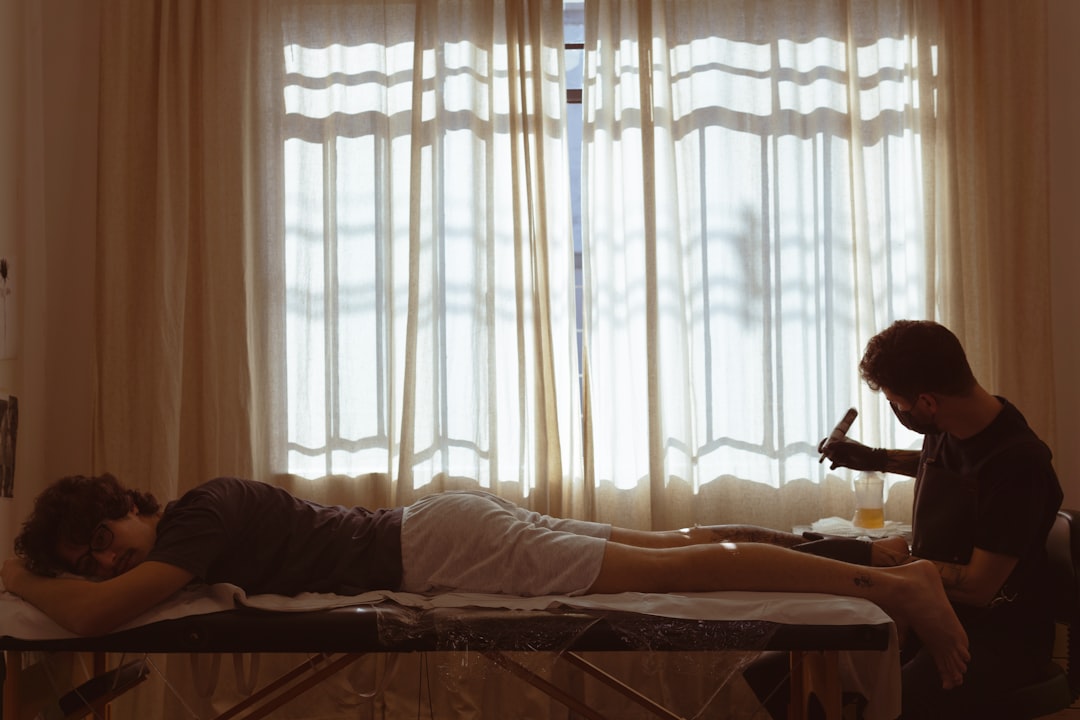 2026健康触觉经济：从足尖到耳廓的沉浸式疗愈革命