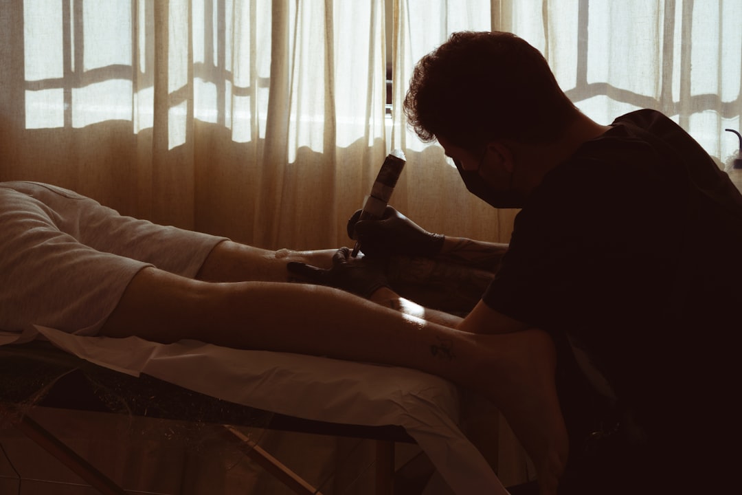 2026：从“手艺活”到“身心科技”——大健康休闲服务业的范式转移与商业重构